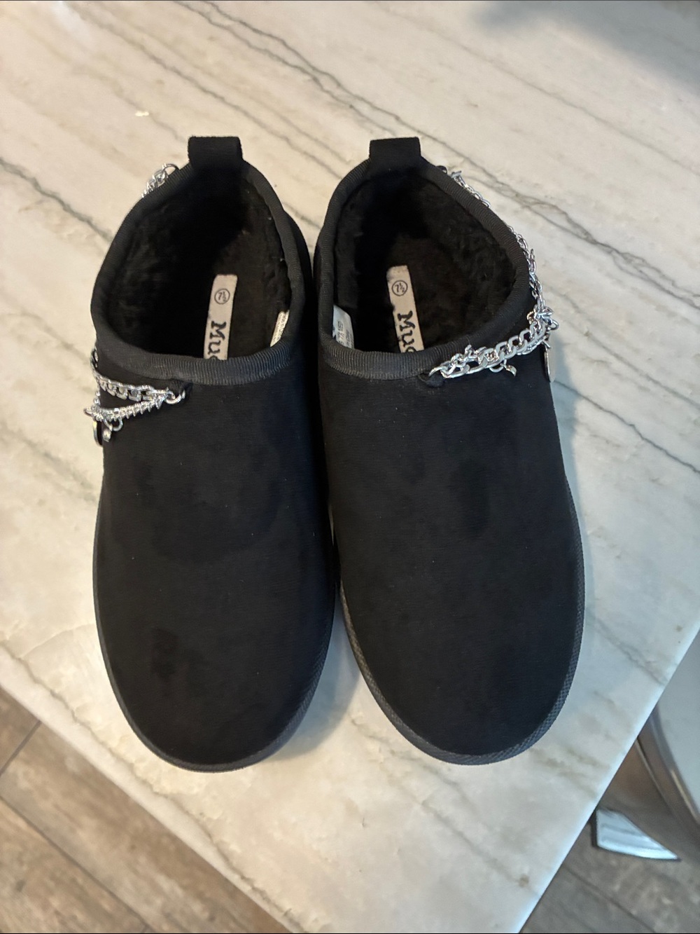 Like New!!! Mudd Black Slip-On Slippers with Silver Chain Detail